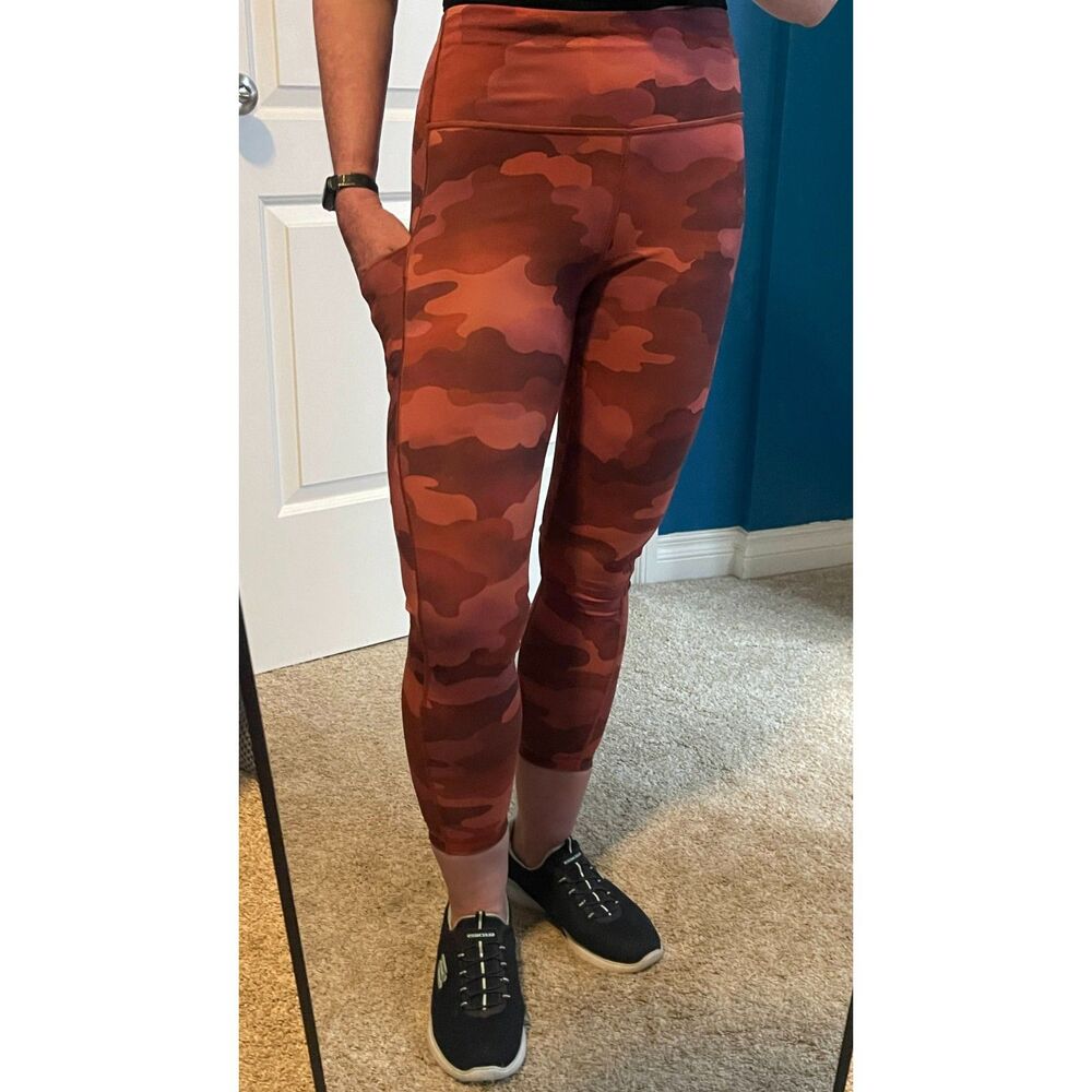 Athleta Ultimate Stash (pockets) 7/8 leggings -Red camo Sz S